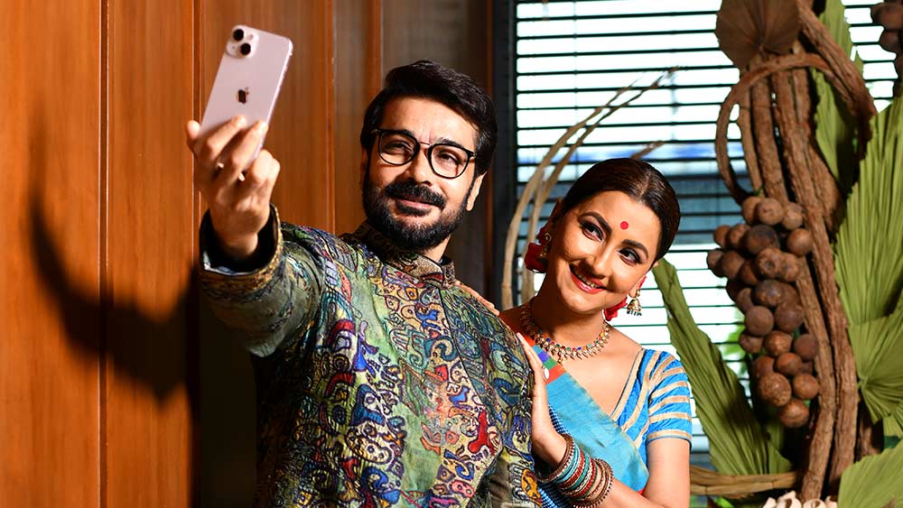 জুটিতে কাটিয়েছেন কয়েক দশক। জানা গেল রচনার তাড়াতেই নাকি বুম্বাদা ঠিক ১১টায় হাজির আইটিসি রয়্যাল বেঙ্গলে।   