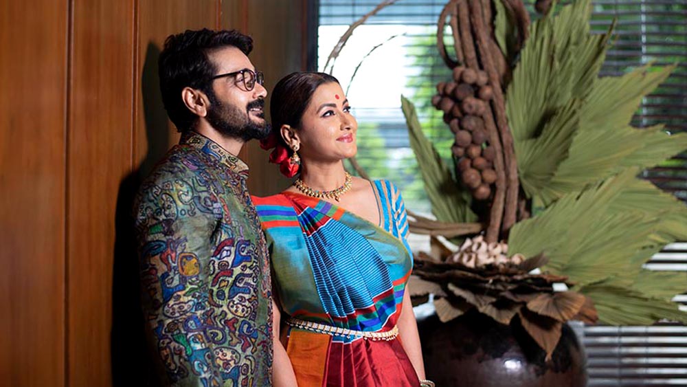 আর রচনার মনের কথা? “দেবদাস হলে পার্বতী হব আমি, আর বুম্বাদা দেবদাস!”