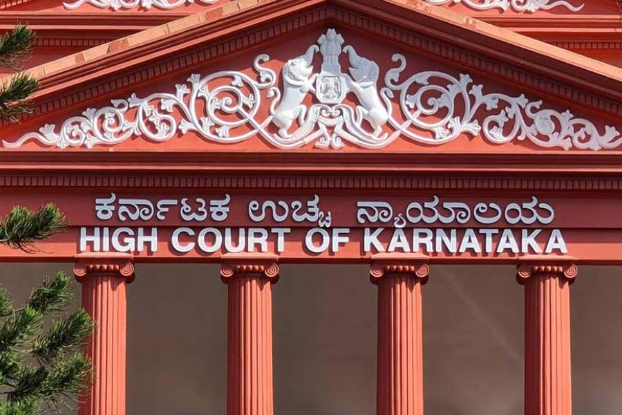 ১৯৮৭ সালে কর্নাটক বার কাউন্সিলের সদস্য হন বিচারপতি নাগরত্না। ২০০৮ সালে কর্নাটক হাই কোর্টের অতিরিক্ত বিচারপতি হন তিনি। ২০১০ সালে স্থায়ী বিচারপতি হিসাবে পদোন্নতি হয় তাঁর। তবে তার আগেই আইনজীবী হিসাবে বেঙ্গালুরুতে তাঁর যথেষ্ট নামডাক ছিল।