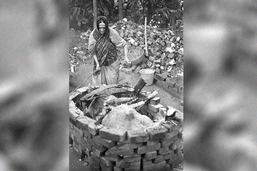 কর্মকাণ্ড: অরুণ গঙ্গোপাধ্যায়ের ছবিতে মীরা মুখোপাধ্যায়ের কর্মজীবন