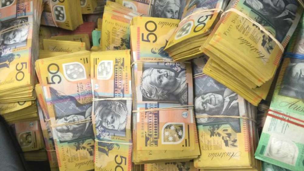 ম্যানিভেলকে পাঠানো টাকার বিষয়ে আর কোনও কথা ওঠেনি। চাপা পড়ে যায় টাকার এই গরমিল।