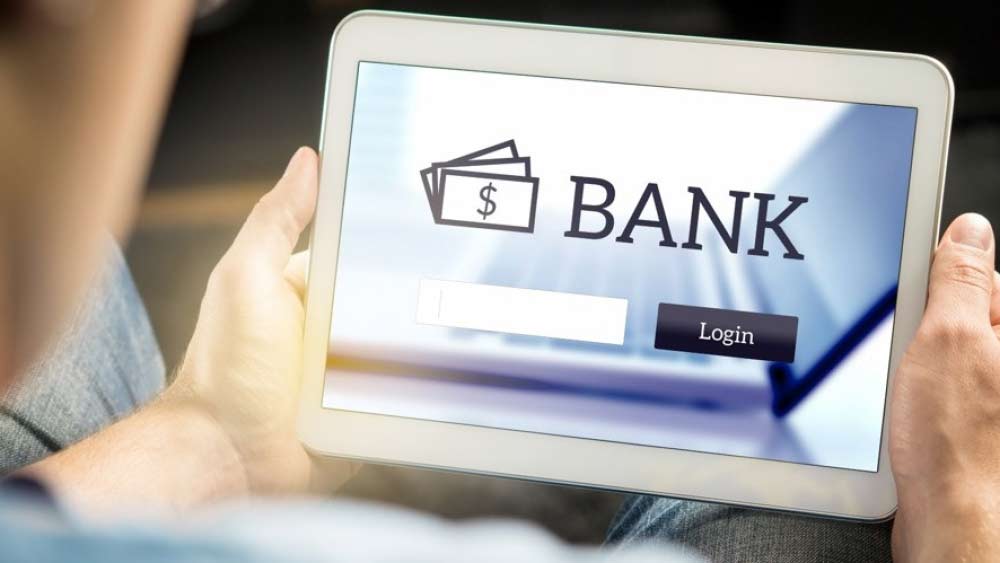 ওই ক্রিপ্টো সংস্থার তরফে ম্যানিভেলের ব্যাঙ্ক অ্যাকাউন্ট ফ্রিজ করার আবেদন জানাতে গিয়ে দেখা যায়, ওই টাকার বেশির ভাগই আলাদা আলাদা যৌথ অ্যাকাউন্টে পাঠানো হয়েছে। মোটা টাকা পাঠানো হয়েছে ম্যানিভেলের মেয়ে রবিনা বিজয়নের অ্যাকাউন্টেও।