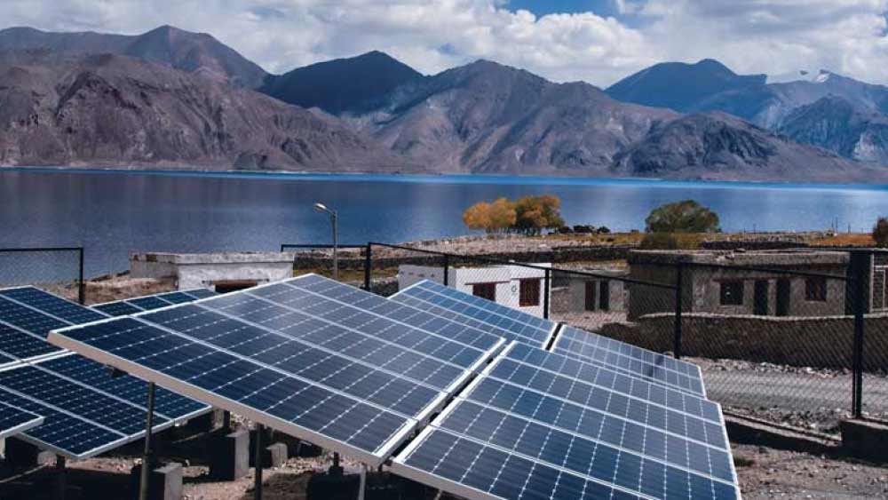 এই সৌরশক্তিচালিত তাঁবুর সামনের চেম্বারের দেওয়াল গরম করার জন্য দক্ষিণ দিক থেকে সূর্যের রশ্মি প্রবেশ করাতে হয়। এই দেওয়াল পলিকার্বনেটের তৈরি যা সৌররশ্মিকে চেম্বার থেকে বেরোতে দেয় না।