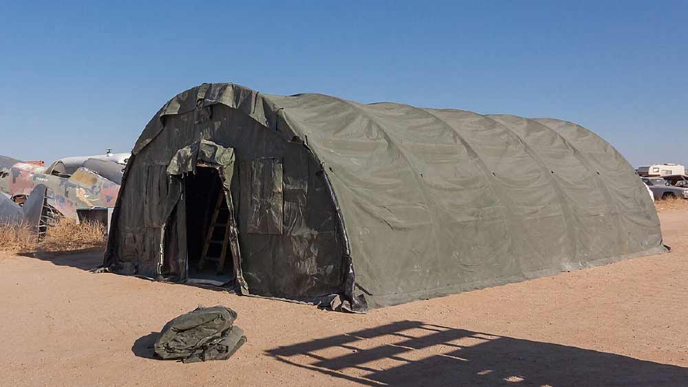 ধীরে ধীরে এই দেওয়াল থেকে সৌরশক্তি তাপশক্তিতে রূপান্তরিত হয়ে সারা তাঁবুর ভিতরে ছড়িয়ে পড়ে। ঘুমের জায়গাটি একটি বিশেষ নিরোধক দ্বারা বেষ্টিত থাকে যাতে তাপ সহজে তাঁবু ছেড়ে না বেরোতে পারে।