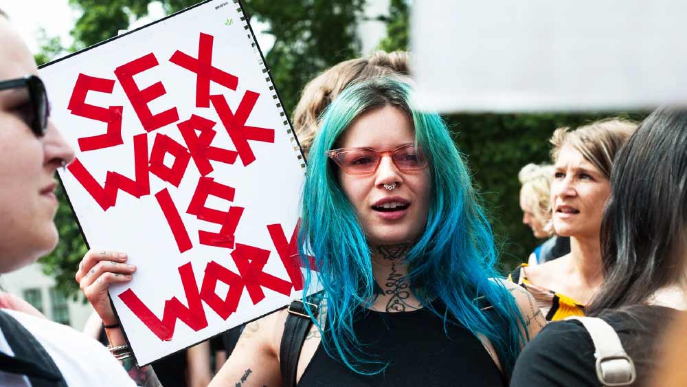 খুব অল্প বয়সেই যৌনপেশায় যুক্ত হয়েছিলেন বিয়াট্রিস। শুরুতে তিন ডলারের বিনিময়ে গ্রাহকদের পরিষেবা দিতেন। আর সেই থেকেই নেভাডায় তাঁর পেশার জগতে ‘থ্রি ডলার’ নামেই পরিচিত।