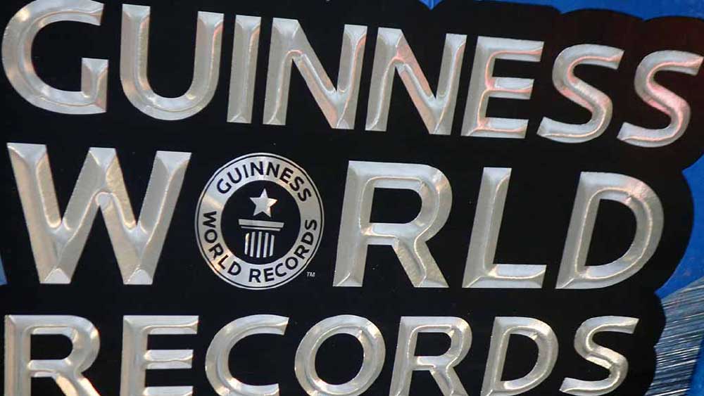 বেশ কয়েকটি প্রতিবেদনে দাবি করা হয়েছে যে, তাঁর কৃতিত্ব সারা দুনিয়ার কাছে পৌঁছতে গিনেজ ওয়ার্ল্ড রেকর্ড সংস্থার সঙ্গে যোগাযোগের চেষ্টা করছেন।