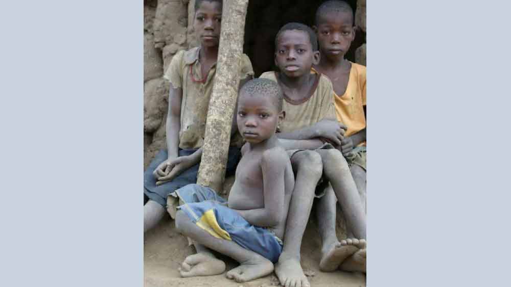 ভাদোমা উপজাতির প্রতিটি মানুষ ‘লবস্টার ক্ল সিনড্রোম’ নামক এক জিনগত রোগে আক্রান্ত। এই রোগে আক্রান্ত মানুষদের জন্মসূত্রেই পায়ে এক বা একাধিক আঙুল থাকে না।