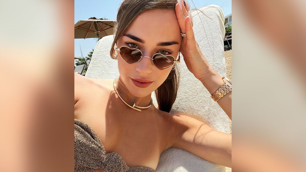 লিয়ো কি তাঁর বয়ফ্রেন্ড? এ প্রশ্নে অবশ্য মুখে কুলুপ এঁটেছেন মারিয়া। কোনও ইঙ্গিত দেননি লিয়োও। সম্প্রতি ‘হিউসে, এড অ্যান্ড এরিন’ নামে সিডনির একটি জনপ্রিয় রেডিয়ো শোয়ে সাক্ষাৎকার নেওয়া হয়েছে মারিয়ার। সেখানে লিয়োর সঙ্গে তাঁর ‘সম্পর্ক’ নিয়ে কোনও প্রশ্নের উত্তর দিতে অস্বীকার করেছেন তিনি।