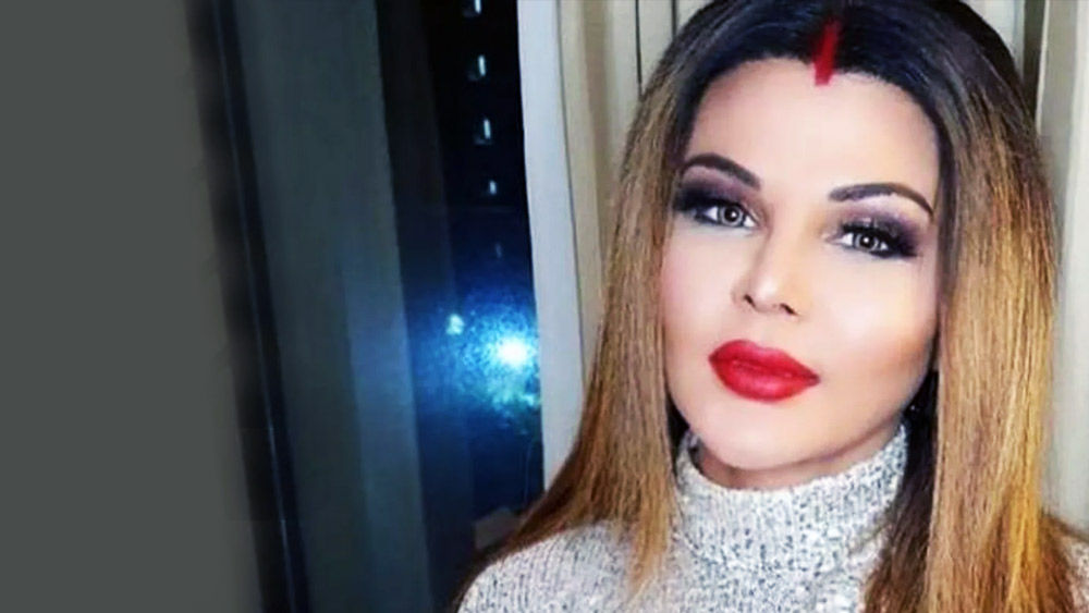 একই গানের উপর ভিত্তি করে ছবির জন্য দুটো আইটেম সং বানানো হয়েছে। এ ছাড়াও রাখি সবন্ত এই ছবিতে একটি আইটেম সংয়ের দৃশ্যে অভিনয় করেছেন। একটি ছবিতে তিনটি আইটেম সংয়ের ব্যবহার কী ভাবে করবেন তা নিয়ে ধন্দে পড়ে যান তাঁরা। 