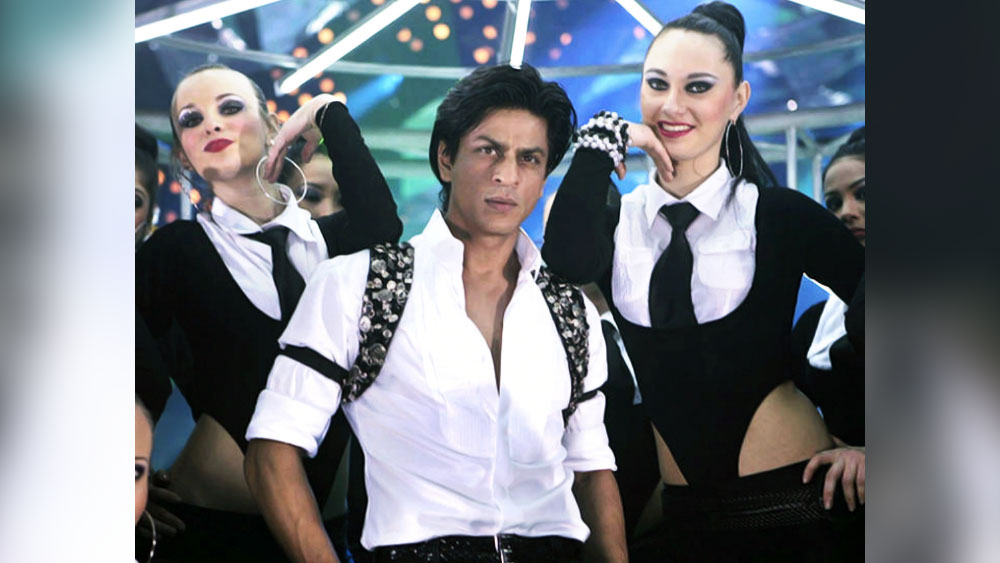 অবশেষে সিদ্ধান্ত নেওয়া হয়, ছবির প্রথমে শাহরুখ অভিনীত আইটেম সংটি রাখা হবে। এমনকি ছবির প্রচারের সময়েও এই নাচের দৃশ্যই দেখানো হবে। হৃতিককে যে নাচের দৃশ্যে দেখা যাবে তা রাখা হবে ছবির অন্তিম পর্বে। কিন্তু এই নাচের দৃশ্য ছবির প্রচারের সময় দেখানো হবে না।