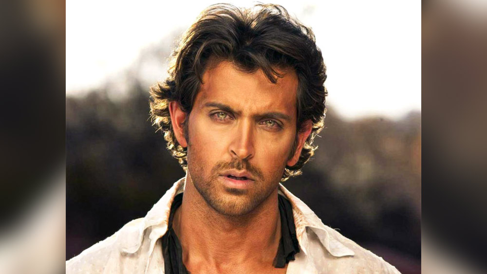 পরে শাহরুখের কাছে এই মন্তব্য অন্য ভাবে পেশ করা হয় এবং বলিউডের ‘বাদশা’ হৃতিককে উপেক্ষা করতে শুরু করেন। হৃতিক এই ঘটনায় আশাহত হয়েছিলেন। বার বার শাহরুখের সঙ্গে সম্পর্ক ঠিক করার চেষ্টা করেও কোনও লাভ হয়নি।