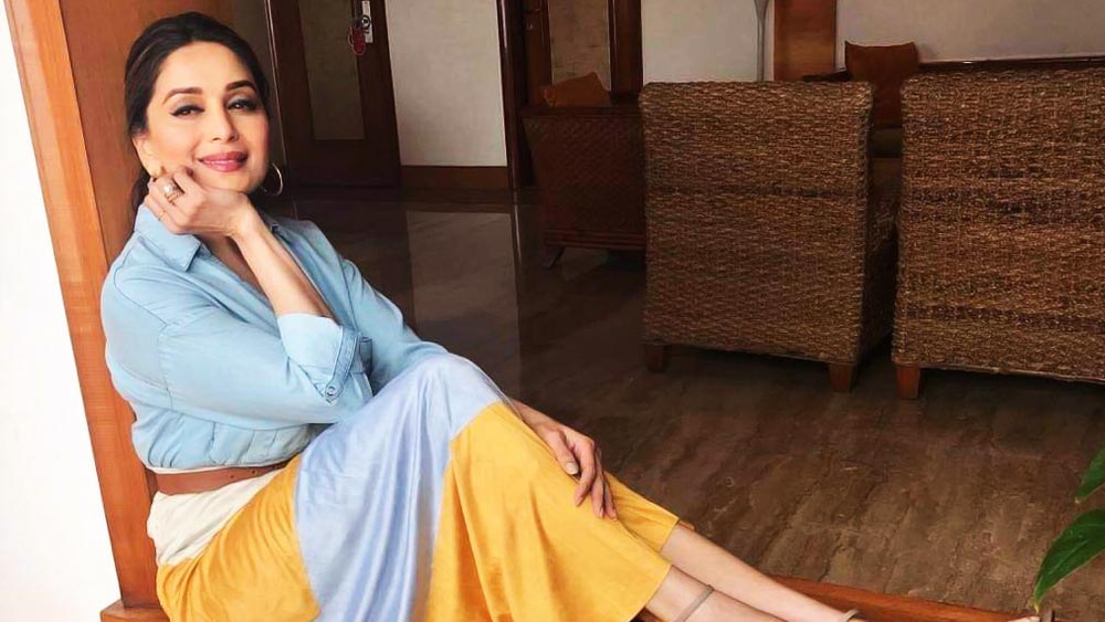 সংবাদ সংস্থা সূত্রের খবর অনুযায়ী, এই বাড়িতে থাকতে মাসপিছু সাড়ে ১২ লক্ষ টাকা ভাড়া দিতে হয় মাধুরীকে।