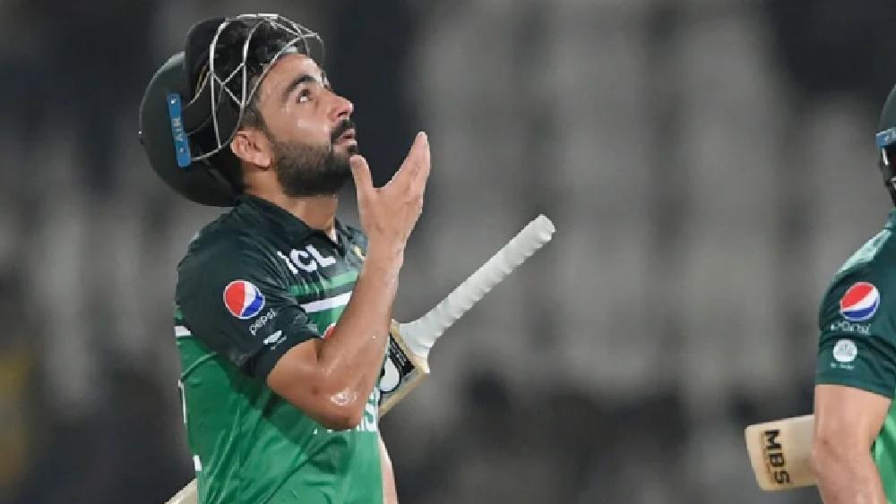 খুশদিল শাহ: হংকংয়ের বিরুদ্ধে ১৫ বলে ৩৫ রান করেন তিনি। ভারতের বিরুদ্ধেও এই বাঁহাতি ব্যাটারকে রেখেই দল গড়বে পাকিস্তান। 