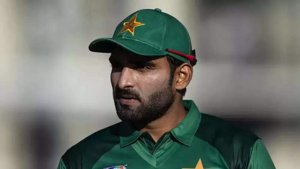 আসিফ আলি: ব্যাটিংয়ের সঙ্গে স্পিন বোলিংটাও পারেন আসিফ। ব্যাট হাতে ৪১টি টি-টোয়েন্টিতে ৪৪৪ রান করেছেন তিনি। ভারতের বিরুদ্ধে দেখা যেতে পারে তাঁকে।