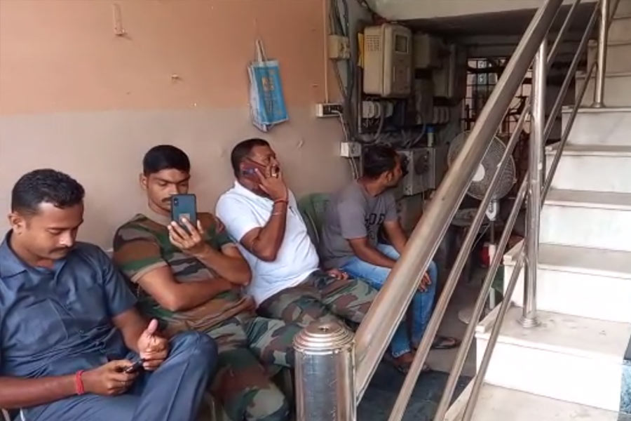 সুবোধ অধিকারীর বাড়িতে সিবিআই দল।