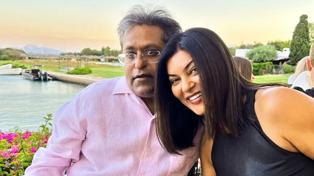 প্রায় দু’মাস আগেই সুস্মিতা ও ললিতের সম্পর্ক ছিল চর্চার কেন্দ্র। ললিত মোদীর ইনস্টাগ্রাম অ্যাকাউন্টে তখন ব্রহ্মাণ্ডসুন্দরীর ছবি। একসঙ্গে ঘুরতে গিয়ে ছবি তুলে নেটমাধ্যমে পোস্ট করেছিলেন ললিত।