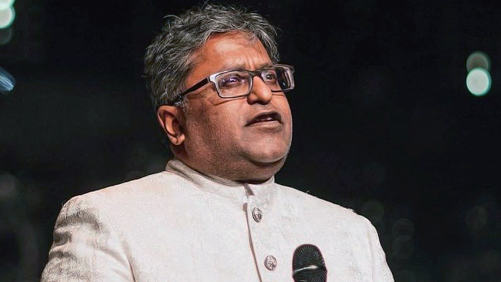 তা হলে সুস্মিতাতে মজে থাকা আইপিএল কর্তা এই সময়েই কেন নেটমাধ্যমে নিজের ভোলবদল করে ফেললেন?