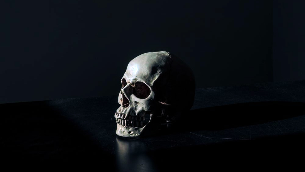 এর আগে ২০১৫ সালে পিয়েন থেকে দু’শো কিমি দূরের এক গ্রামে ৪০০ বছরের পুরনো কবরস্থান খুঁড়ে একই ভঙ্গিতে পোঁতা পাঁচটি কঙ্কাল পাওয়া গিয়েছিল। ঠিক গলার উপরে গাঁথা ছিল কাস্তে। এক বয়স্ক মহিলার কঙ্কালের পশ্চাদদেশে কাস্তে এবং গলার কাছে পাথর গাঁথা হয়েছিল। 