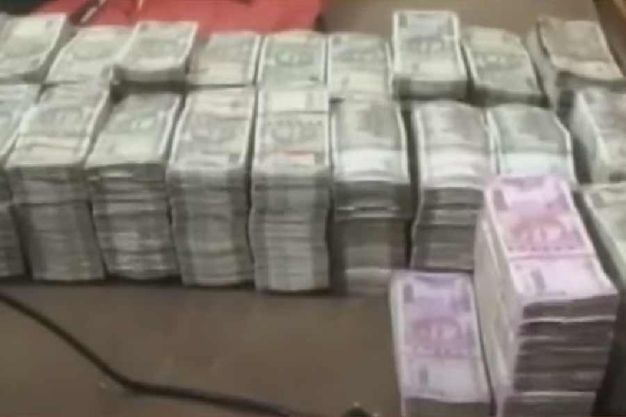 বিপুল টাকা উদ্ধার মালদহের মাছ ব্যবসায়ীর বাড়িতে, গোনার জন্য ব্যাঙ্কের মেশিন নিয়ে এল সিআইডি