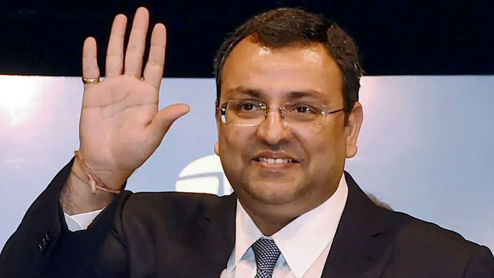 সাইরাসদের পরিবারের অনেকেই চাকরির বদলে ব্যবসা বেছে নিয়েছিলেন। এক শতকের বেশি আগে সেই তিরিশের দশকে টাটা সন্সের কিছুটা স্বত্ব দখল নিয়েছিলেন সাইরাসের ঠাকুরদা সাপুরজি মিস্ত্রি। বাবাও ব্যবসার হাল ধরেছিলেন। সে পথেই এগোন সাইরাস।