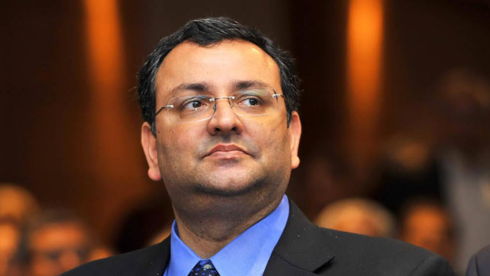 বিদেশ থেকে ঘরে ফিরে পারিবারিক ব্যবসায় নেমে পড়েন সাইরাস। এ বার প্রবেশ সাপুরজি পালোনজি অ্যান্ড কোম্পানি লিমিটেড-এ। ১৯৯১ সালে সাইরাস ওই সংস্থার ডিরেক্টর হিসাবে কাজ শুরু করেছিলেন। সেই সংস্থাটি ছিল সাপুরজি পালোনজি গোষ্ঠীর অংশ।