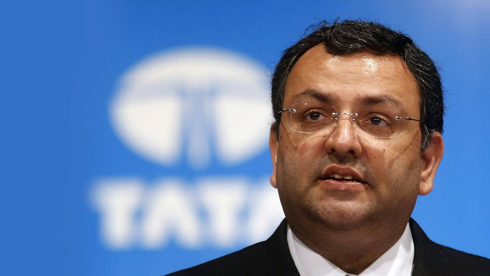 পারিবারিক গোষ্ঠীর একটি ব্যবসায়িক সংস্থার ডিরেক্টরের পদ থেকে দেশের অন্যতম নামী সংস্থায় চেয়ারম্যান— সাইরাসের উত্থান ছিল আক্ষরিক অর্থেই চোখে পড়ার মতো। 