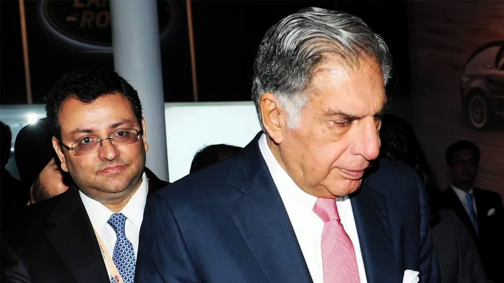 টাটাদের সঙ্গে মিস্ত্রিদের শুধুমাত্র ব্যবসায়িক সম্পর্ক ছিল, তা নয়। তা গড়িয়েছিল পারিবারিক সম্পর্কেও। পালোনজি মিস্ত্রির মেয়ে তথা সাইরাসের বোন আলু মিস্ত্রি বিয়ে করেছিলেন রতন টাটার সৎভাই নোয়েল মিস্ত্রিকে। যদিও ব্যবসার তিক্ততা সে সব সম্পর্ককে ছাপিয়ে গিয়েছিল। 