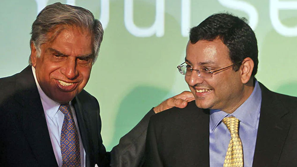 ২০১৩ সালে টাটা সন্সের চেয়ারম্যান হিসাবে নির্বাচিত হয়েছিলেন তিনি। সে সময় তাঁর কাঁধে টাটাদের বিভিন্ন সংস্থার অতিরিক্ত দায়িত্বও ছিল। তার মধ্যে ছিল, টাটা স্টিল, টাটা মোটরস, টাটা কনসালটেন্সি সার্ভিস, টাটা পাওয়ার, টাটা টেলিসার্ভিসেস, ইন্ডিয়ান হোটেলস, টাটা গ্লোবাল বেভারেজেস এবং টাটা কেমিক্যালসের মতো সংস্থা।