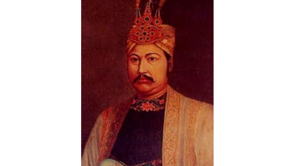 ভারতের এই প্রথম নিজস্বীতে রাজা বীরচন্দ্র এবং রানি খুমান চানুকে ঘনিষ্ঠ ভাবে আলিঙ্গন করে বসে থাকতে দেখা যায়।