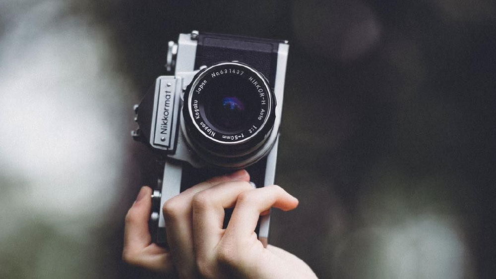 বীরচন্দ্রের এই আবিষ্কার প্রশংসনীয় হলেও প্রশ্ন থেকে যায় তিনি কী ভাবে এই পদ্ধতি ভেবেছিলেন? কারণ, যে যুগের কথা হচ্ছে তখন ক্যামেরা থাকাই ছিল বিলাসিতার ব্যাপার। ক্যামেরার বিষয়ে কোনও সম্যক ধারণাও কারও ছিল না।