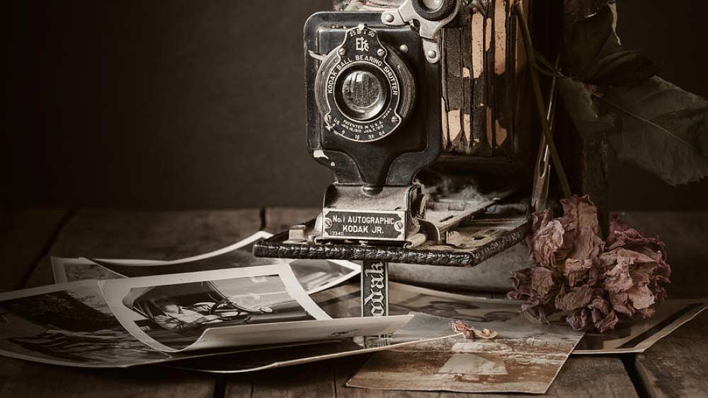 মহারাজা বীরচন্দ্রই ভারতে প্রথম ‘ড্যাগেরোটাইপ (একটি রূপালী প্লেট এবং পারদ বাষ্প দিয়ে ছবি তোলার পদ্ধতি)’ ফটোগ্রাফির প্রবর্তন করেন। 