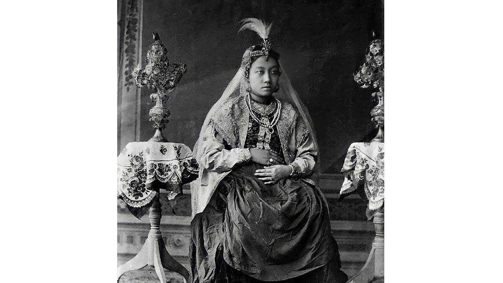 ক্যামেরা-প্রীতি থেকে বীরচন্দ্র আগরতলার রাজপ্রাসাদে একটি ক্যামেরা ক্লাবও তৈরি করেছিলেন।