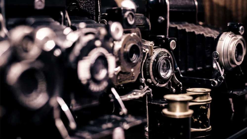 ভারতে বীরচন্দ্রই ছিলেন দ্বিতীয় ব্যক্তি তথা রাজ পরিবারের সদস্য যাঁর কাছে ক্যামেরা ছিল। প্রথম ব্যক্তি ছিলেন ইনদওরের রাজা দীনদয়াল।