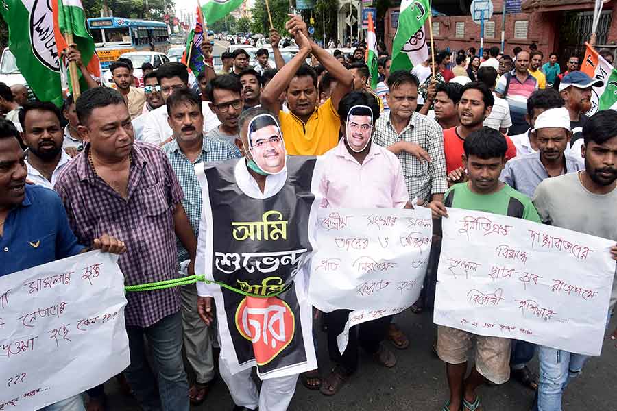 পুতুল নেই, প্রতিবাদ আছে। 