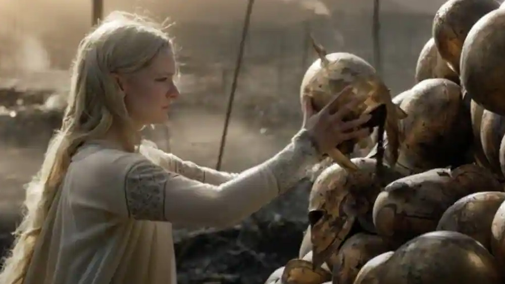 গ্যালাদ্রিয়েলের চরিত্রে মরফিড ক্লার্ক।