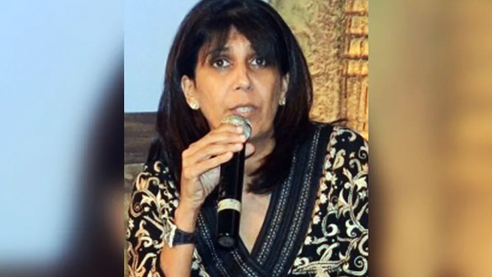 দারিয়াসের স্ত্রী অনাহিতা মুম্বইয়ের একটি বেসরকারি হাসপাতালের শীর্ষস্থানীয় স্ত্রীরোগ বিশেষজ্ঞ। মুম্বইয়ের রাস্তা দখল করে থাকা অবৈধ হোর্ডিং সরানোর ক্ষেত্রে অগ্রণী ভূমিকা পালন করেছিলেন অনাহিতা। এই নিয়ে তিনি খবরের শিরোনামেও উঠে আসেন।