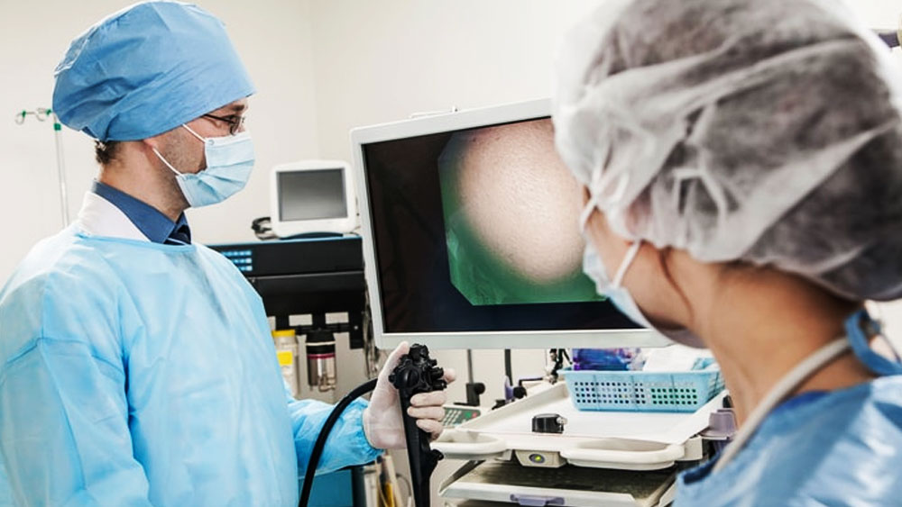 বন্ধ্যাত্ব রোধ, প্রাণের সংশয় থাকা প্রসূতির চিকিৎসা এবং এন্ডোস্কোপি অস্ত্রোপচারে বিশেষ দক্ষতা ছিল অনাহিতার।