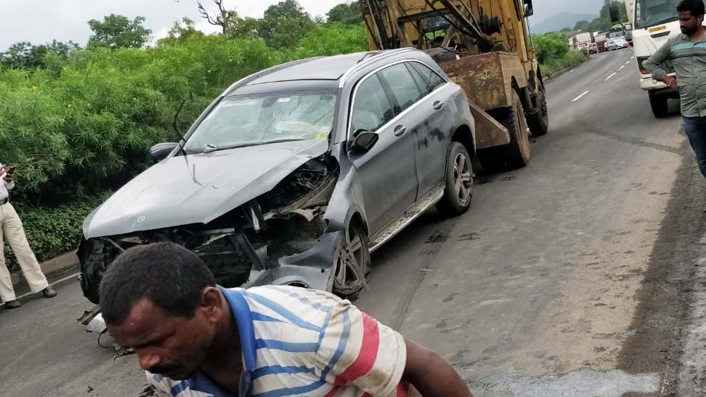 পুলিশ সূত্রে জানা গিয়েছে, পালঘরের চারোটি চেকপোস্ট পেরিয়ে পরের ২০ কিলোমিটার মাত্র ন’মিনিটে অতিক্রম করেছিল টাটা সন্সের প্রাক্তন চেয়ারম্যান সাইরাস মিস্ত্রির গাড়ি। অর্থাৎ দুর্ঘটনাগ্রস্ত গাড়িটির গতিবেগ ছিল ঘণ্টায় প্রায় ১৩৫ কিলোমিটার।