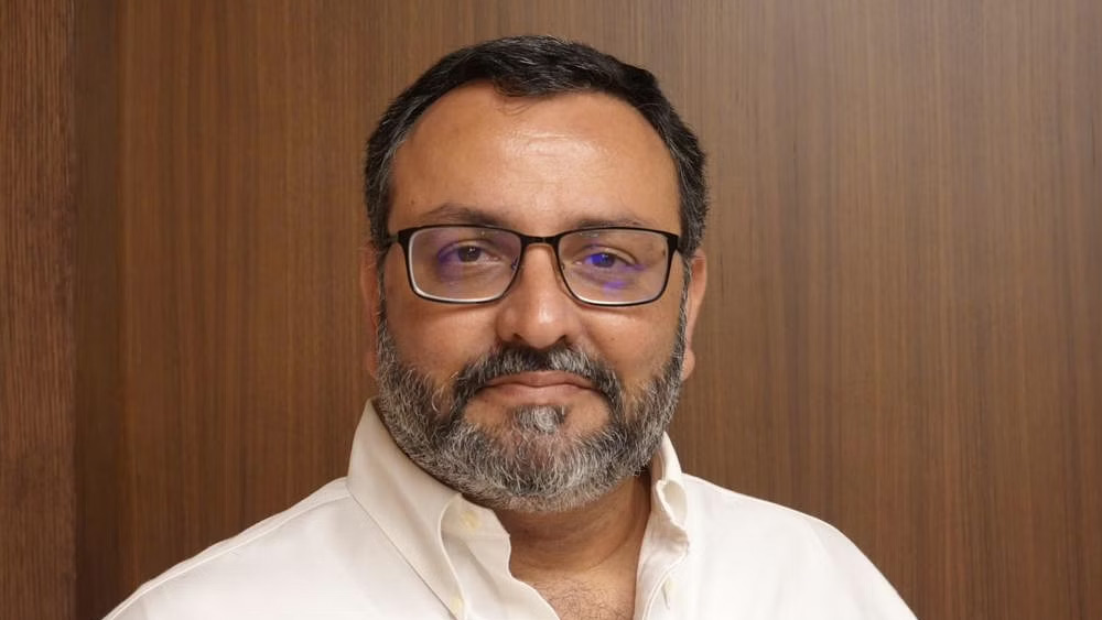 পুলিশি তদন্তে জানা যায়, গাড়ির গতি অত্যাধিক বেশি ছিল। শেষ মুহূর্তে গতি নিয়ন্ত্রণ করতে না পারায় ডিভাইডারে ধাক্কা মারে গাড়িটি। গাড়ির পিছনের সিটে বসেছিলেন সাইরাস। পুলিশ আরও জানায়, দুর্ঘটনার সময় সিটবেল্ট পরে ছিলেন না তিনি। 