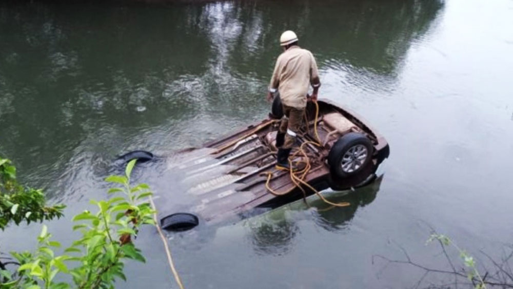 নাইট ক্লাব থেকে ফেরার পথে গোয়ার বাগা ক্রিকের কাছে তাঁদের গাড়ি জলে পড়ে যায়। দুর্ভাগ্যবশত সেই সময় গাড়ি ভিতর থেকে লক হয়ে যায়। বেরোতে না পেরে দু’জনেই গাড়ির ভিতর দমবন্ধ হয়ে মারা যান।