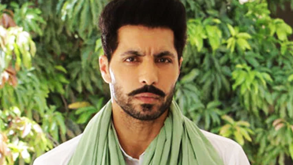 লালকেল্লায় কৃষকদের প্রতিবাদী আন্দোলনের সঙ্গে নাম জড়িয়েছিল দীপ সিধুর। রাজনীতি ছাড়াও পঞ্জাবি সিনেমায় অভিনয় করেছিলেন তিনি। ২০২২ সালের ফেব্রুয়ারি মাসে হরিয়ানার কাছে খারকোড়া এলাকার কাছে পথদুর্ঘটনায় তিনি মারা যান।