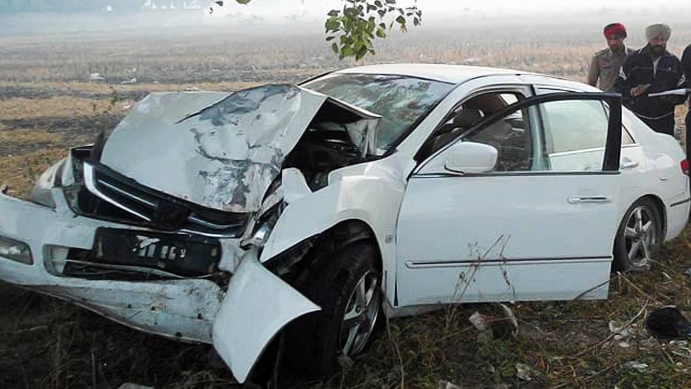 জালন্ধর জেলার শাহকোটের কাছে গাড়ি ঘোরাতে গিয়ে একটি গাছে ধাক্কা মারে গাড়িটি। চালকের সিটে ছিলেন অভিনেতার ছেলে। জসপাল বসেছিলেন পিছনের আসনে। জোরে ধাক্কা লাগার ফলে জসপালের মাথায় আঘাত লাগে এবং ছবি মুক্তির আগের দিন তিনি মারা যান। 