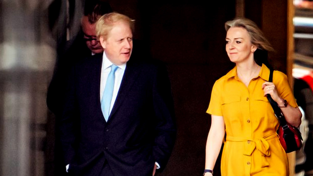 বরিস মন্ত্রিসভায় প্রথমে বাণিজ্যমন্ত্রকের দায়িত্ব সামলালেও ২০২১ সালের সেপ্টেম্বর মাসে তাঁকে বিদেশমন্ত্রকের গুরুভার দেন বরিস।