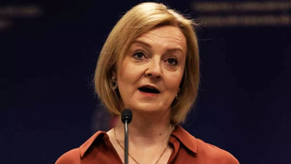 নানা অভ্যন্তরীণ দ্বন্দ্বে দীর্ণ কনজারভেটিভ পার্টি এবং জ্বালানির দামবৃদ্ধি-সহ নানা অর্থনৈতিক সঙ্কটে ভোগা ব্রিটেনকে বরিস জনসনের স্থলাভিষিক্ত হওয়া লিজ কী ভাবে নেতৃত্ব দেন তা নিয়ে নানা জল্পনা কল্পনা চলছে ব্রিটেন জুড়ে।