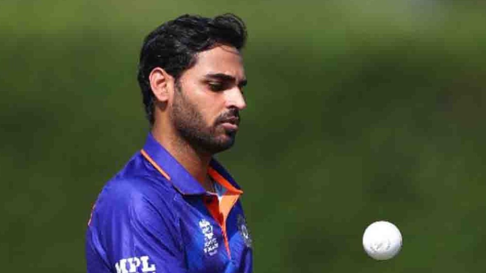 ব্যাটিং অর্ডারের শেষ দু’টি জায়গা জোরে বোলারদের জন্য। দশ নম্বরে ব্যাট করতে আসবেন ভুবনেশ্বর কুমার। এশিয়া কাপের ভারতীয় দলের তিনিই প্রধান বোলার। 