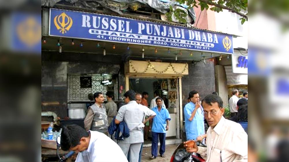 রাসেল পঞ্জাবি ধাবা: এই দোকানের মশলা চা সারা কলকাতায় বিখ্যাত। এ ছাড়াও খেয়ে দেখতে পারেন এদের স্পেশাল কফি।