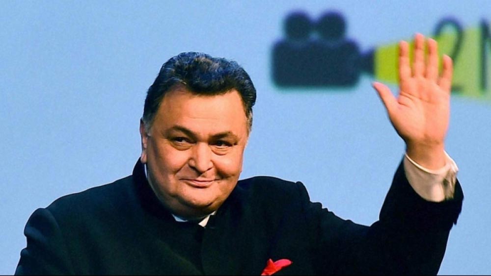 ইন্ডিয়া টুডে-কে দেওয়া এক সাক্ষাৎকারে অভিনেতাকে প্রশ্ন করা হয়েছিল, তিনি মাফিয়া দাউদ ইব্রাহিমের সঙ্গে চা খেয়েছেন বলে কি তাঁর অনুশোচনা বোধ হয়?