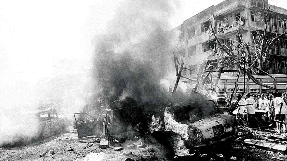 যদিও দাউদের সঙ্গে দেখা করার পাঁচ বছর পর মুম্বই বিস্ফোরণ হয়। এই বিস্ফোরণের সঙ্গে দাউদ ইব্রাহিমের নাম জড়িয়ে যায়।