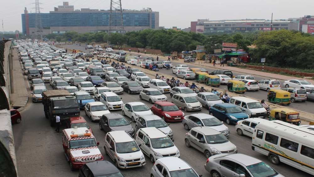 অটোমোবাইল শিল্প এবং সরকারি সূত্র অনুযায়ী, দাম কম হবে বলে বেশির ভাগ ক্রেতা কম এয়ারব্যাগ থাকা গাড়ি কেনার দিকেই ঝোঁকেন।