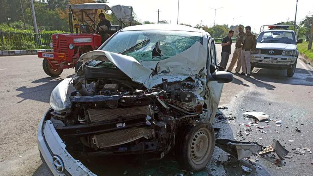 মত্ত অবস্থায় বা উচ্চ গতিতে গাড়ি চালানো এবং রাস্তার ভুল দিকে গাড়ি চালানোর ফলেই বেশির ভাগ দুর্ঘটনা ঘটে বলে দাবি অটোমোবাইল সংস্থাগুলির।